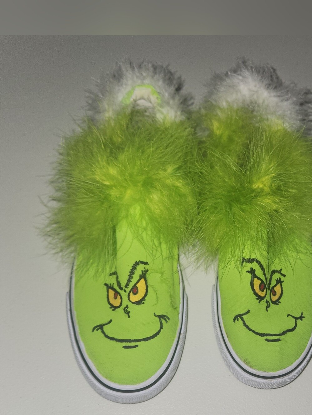 Leinier Green Grinch Fuzzy Slip-On Sneakers Size EU 41/ US MEN 8-8.5/WOMEN 8-8.5